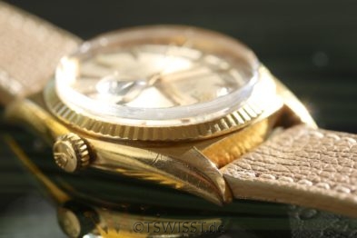 Day-Date underline doorstop dial