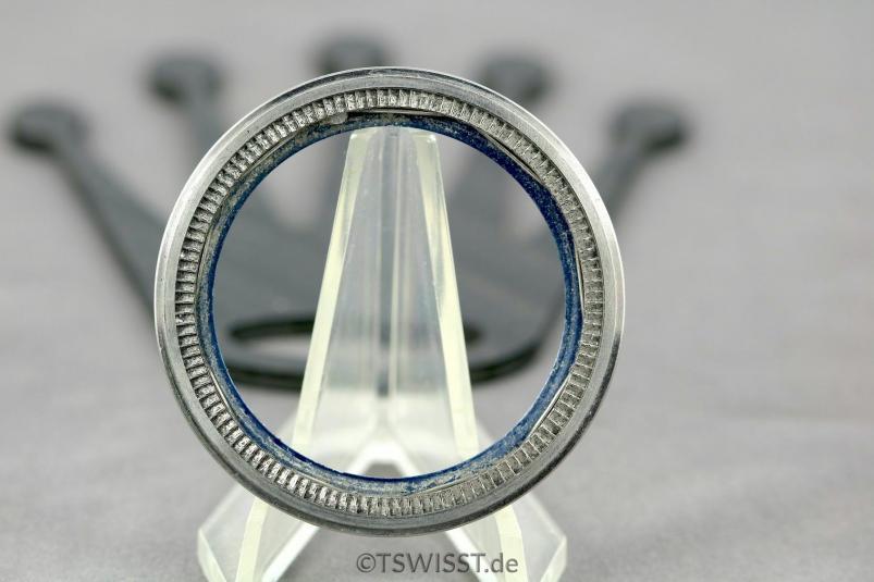Omega Seamaster bezel